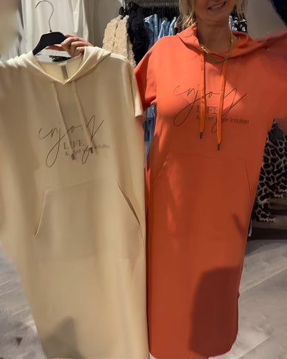 Sheeka™ – Klänning med huva