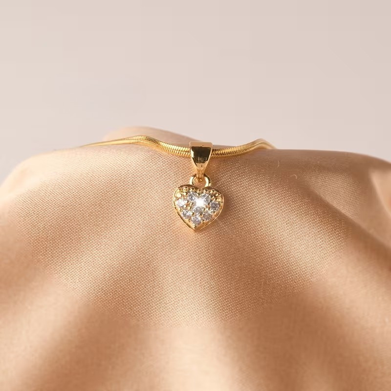 Gnistrande Hjärthalsband | Tillsammans mot bröstcancer