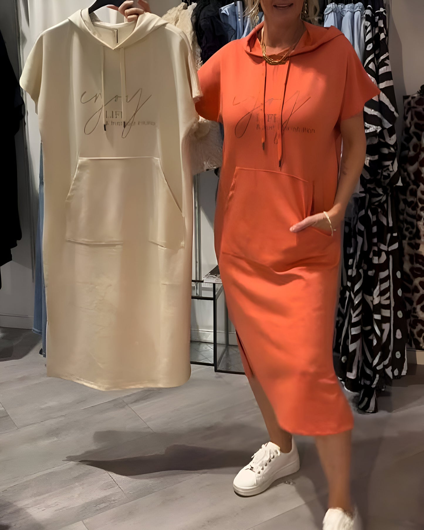 Sheeka™ – Klänning med huva