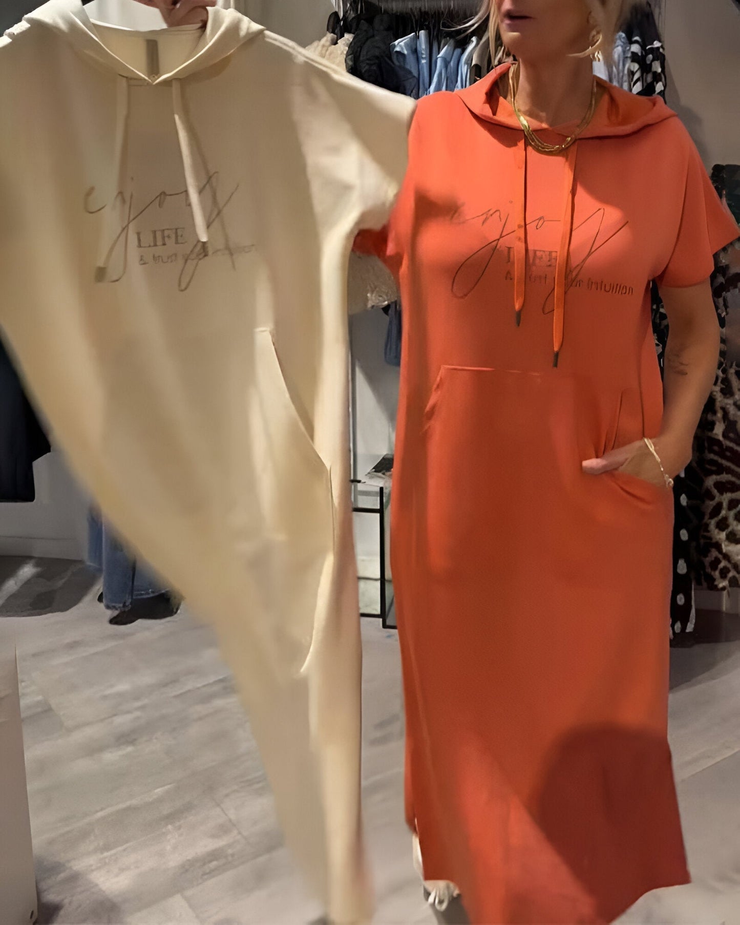 Sheeka™ – Klänning med huva